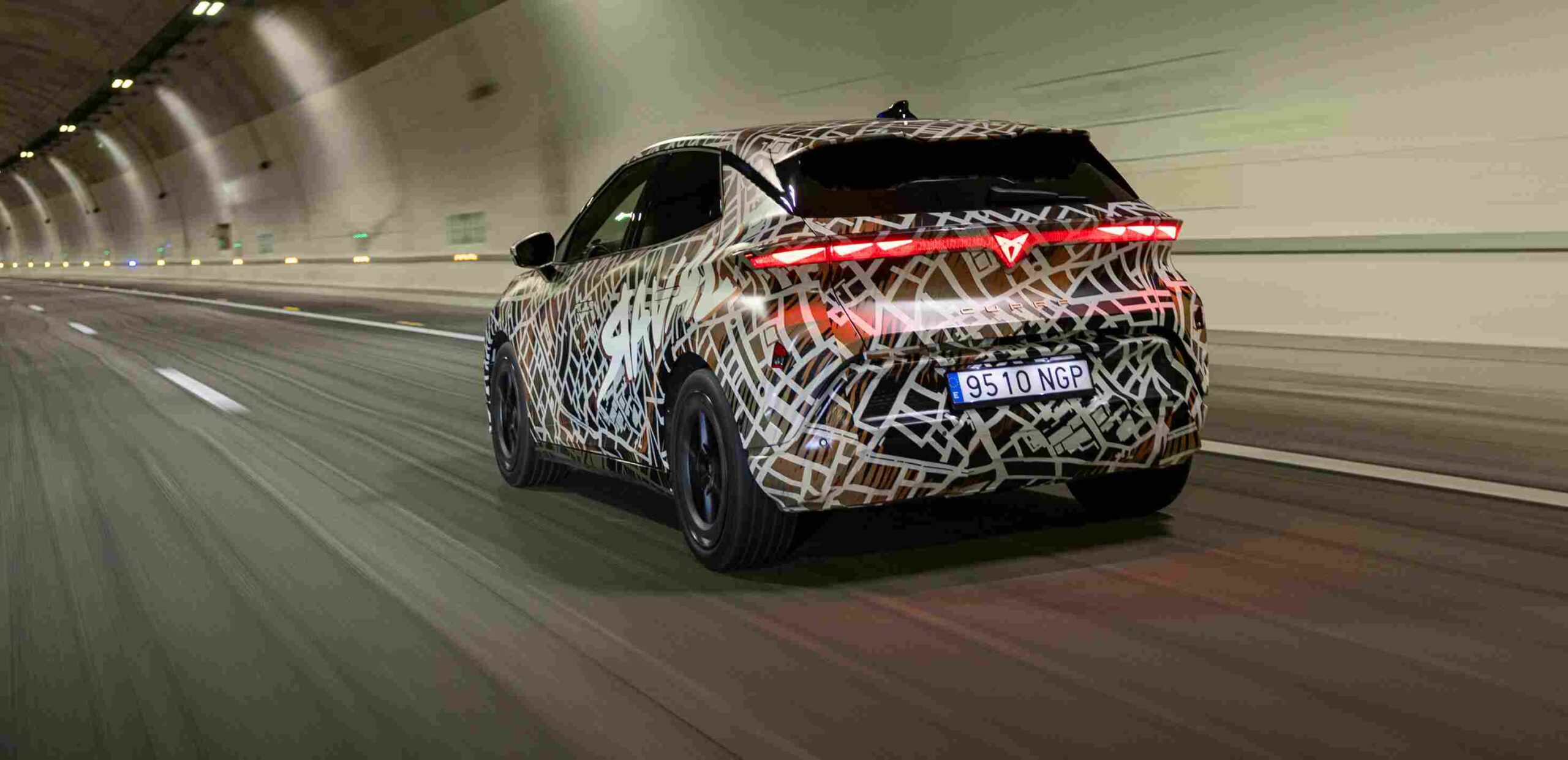 CUPRA Raval prototipinin kamuflajlı test sürüşü