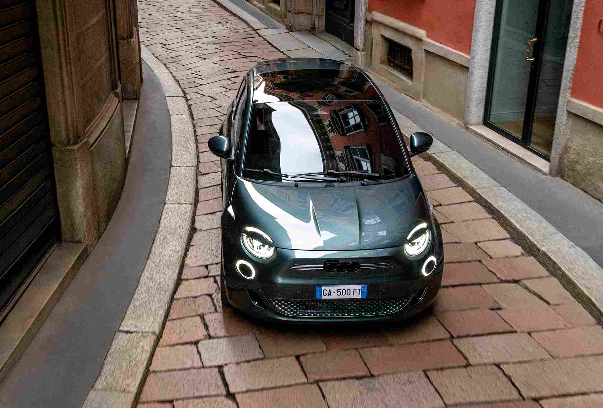 Fiat 500e Giorgio Armani Türkiye ön görünüm