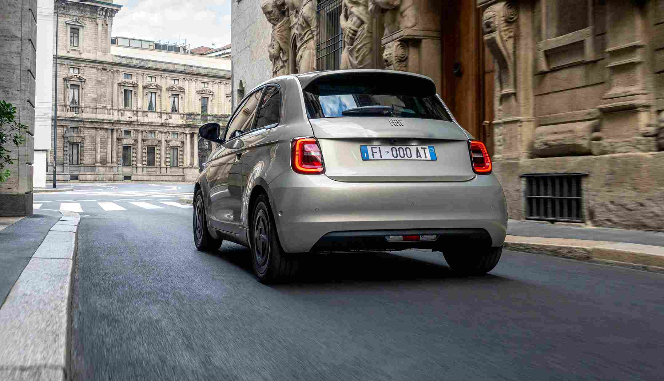 Fiat 500e Giorgio Armani arka tasarım