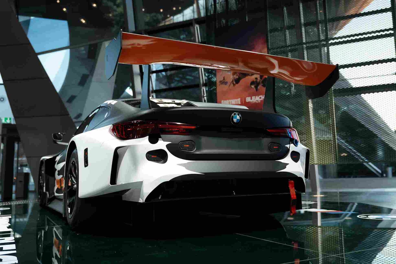 BMW Welt’te sergilenen BMW M4 GT3 EVO