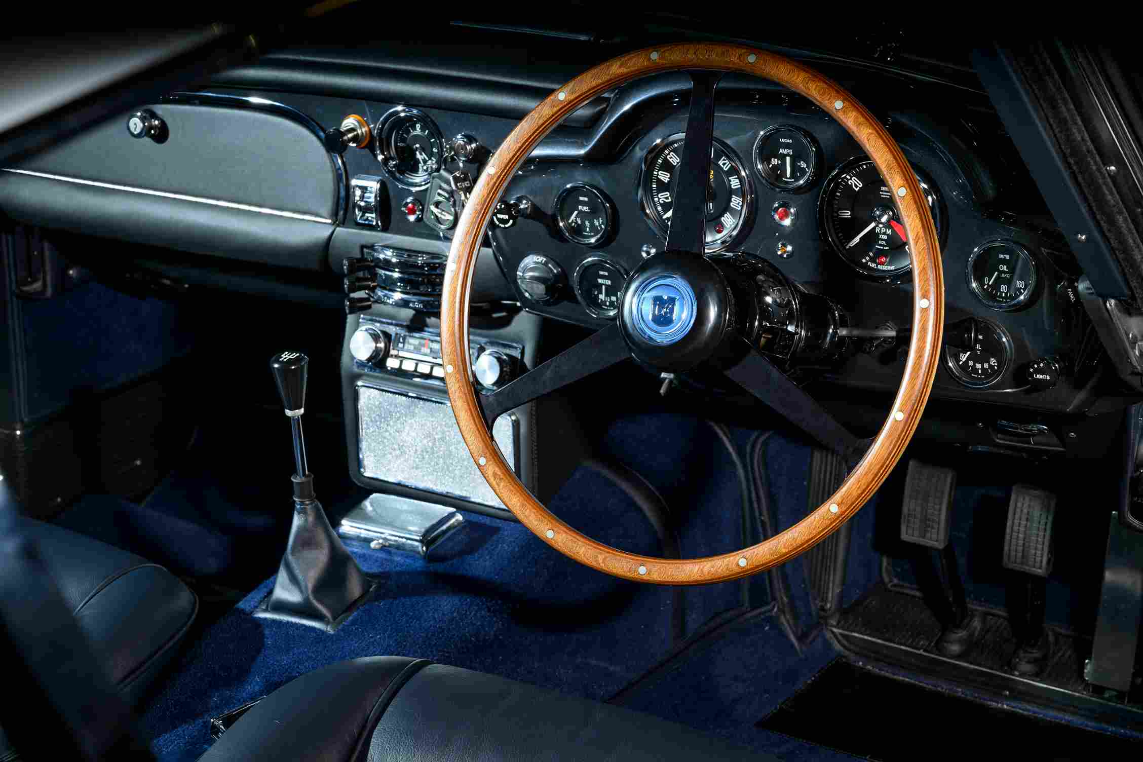 1965 aston martin db5 vantage iç mekan