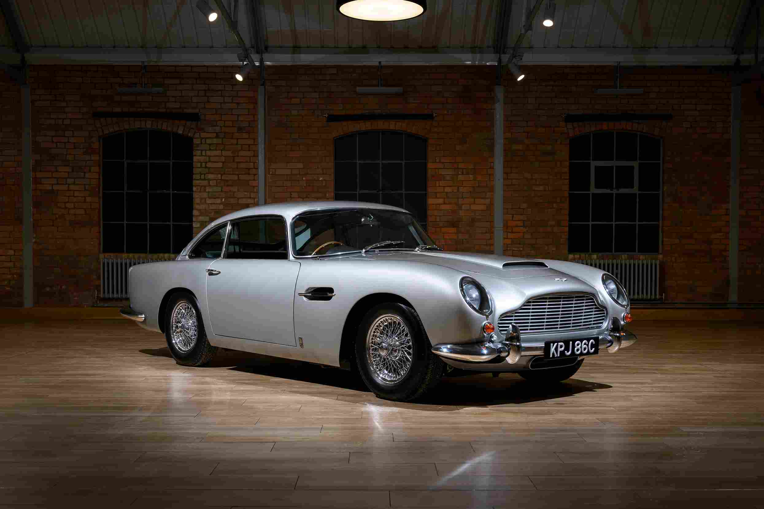 aston martin db5 restorasyonu silver birch restorasyon sonrası