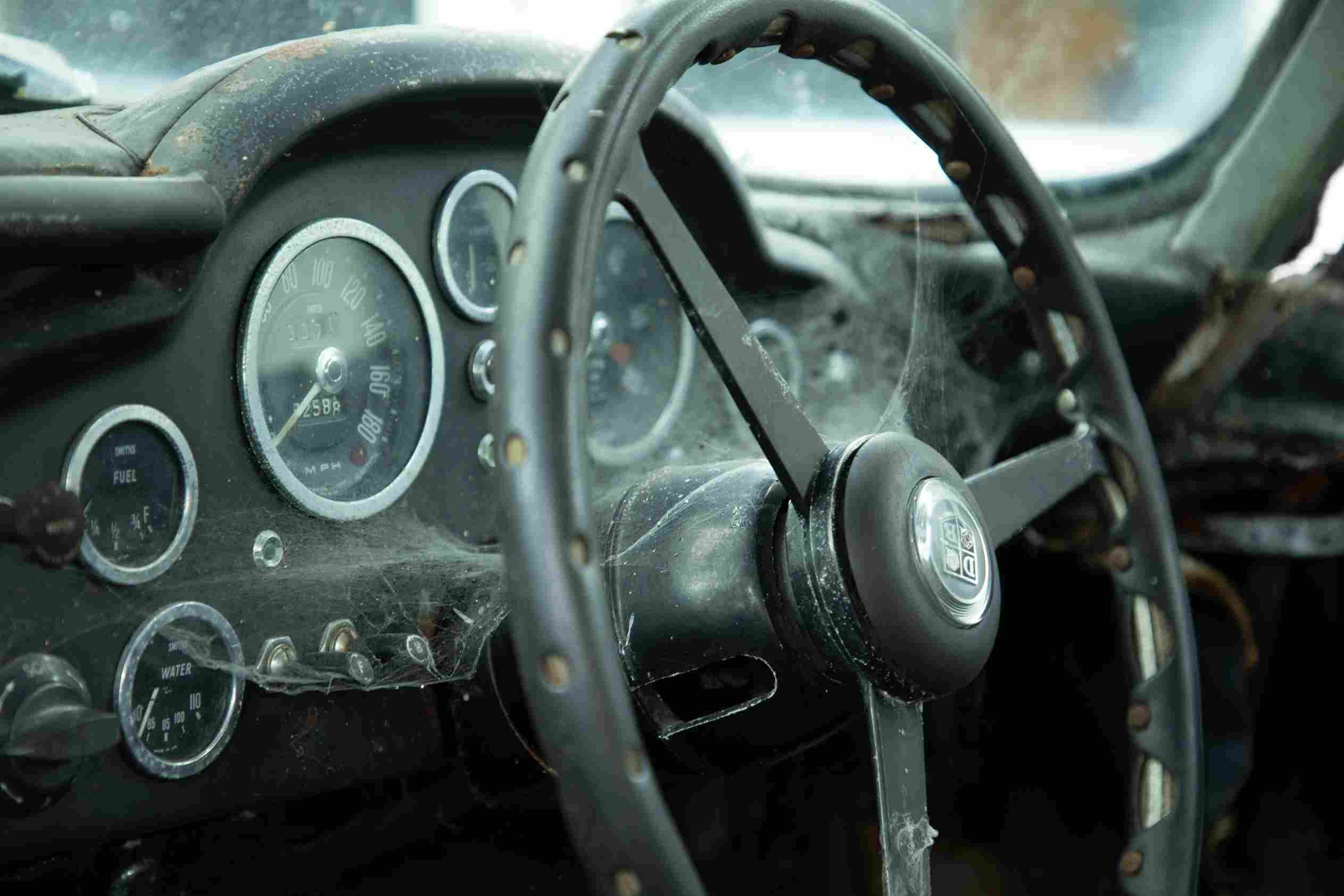 1965 aston martin db5 vantage iç mekan