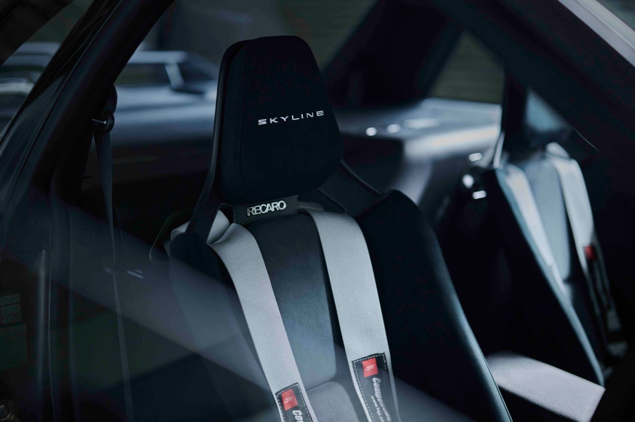 Nissan’ın elektrikli GT-R R32 Recaro koltuklar
