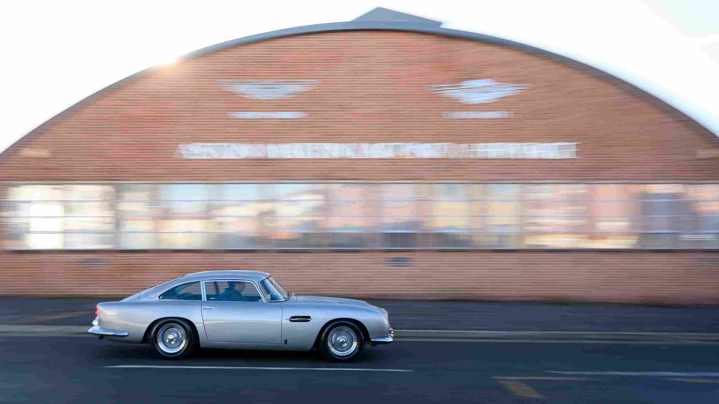 aston martin db5 restorasyonu silver birch
