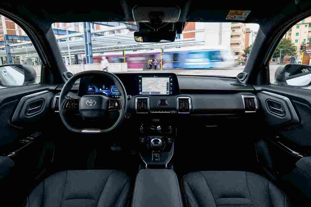 Yeni Toyota Urban Cruiser elektrikli SUV iç görsel