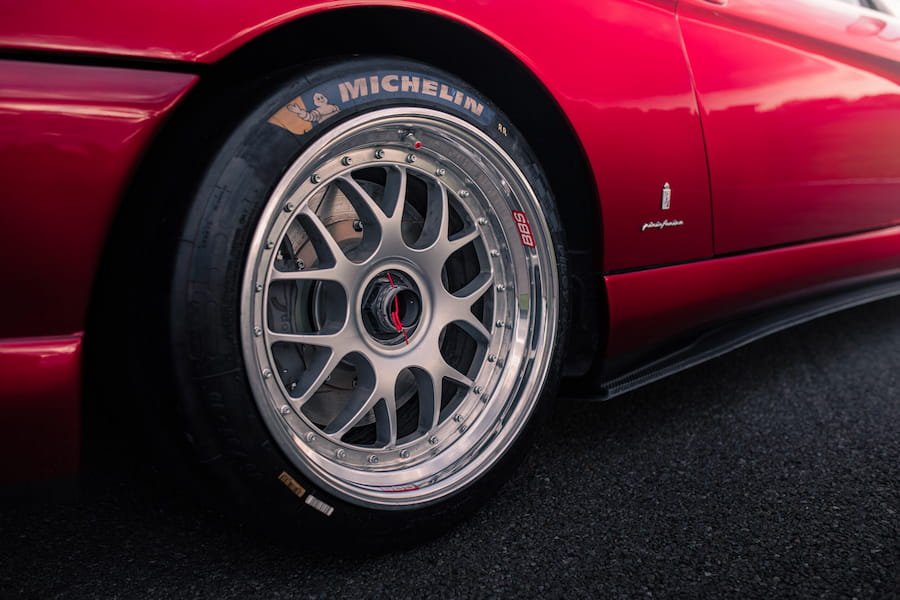 Radikal dönüşüm geçirmiş Ferrari 456 GT modifiye sahnesi pininfarina tasarım detayı