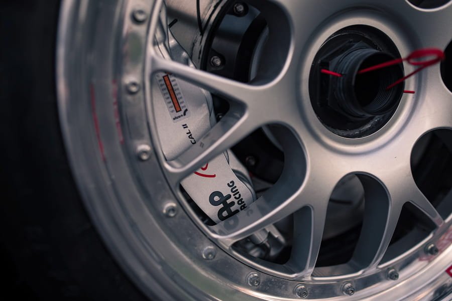 Silvia S14 ön yüzlü Ferrari 456 GT pistte