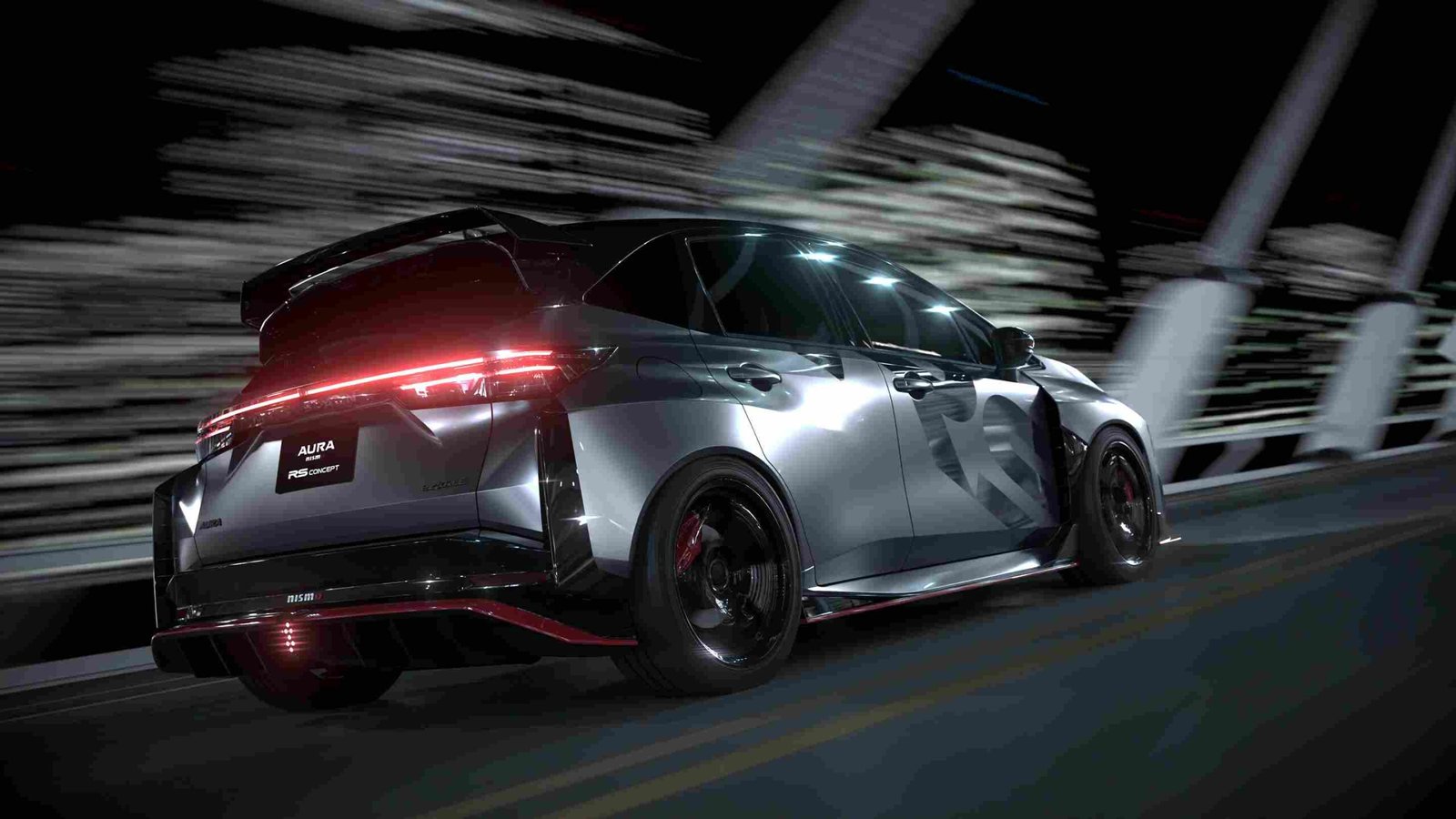 Aura NISMO RS arka görünüm