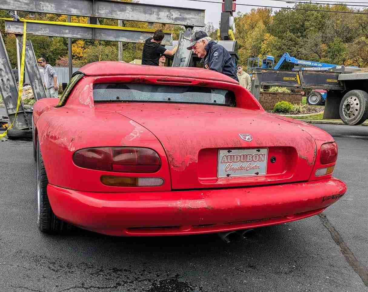 1994 Dodge Viper RT/10 Viper in the Sky 28 yıl sonra indirildi