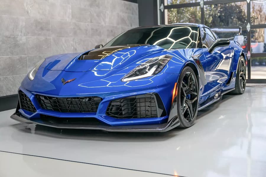 Manuel C7 Corvette ZR1 önden görünüm