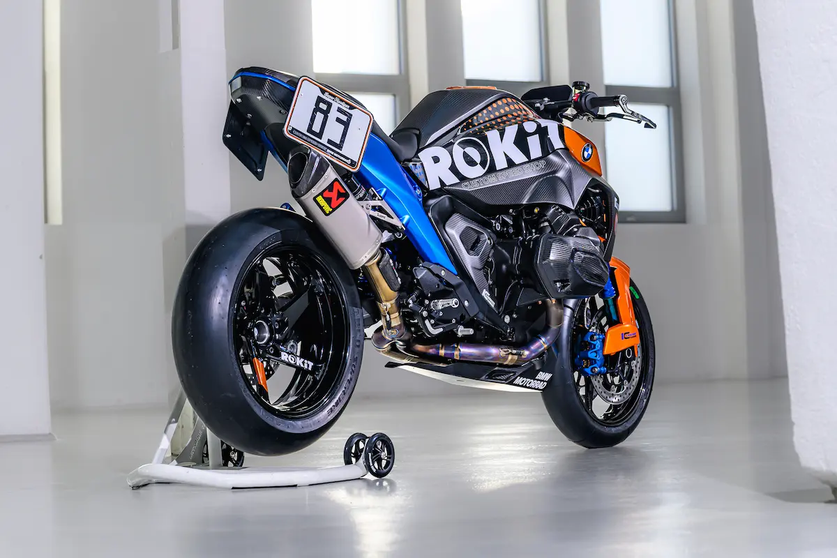 BMW R 1300 R Superhooligan arka görünüm