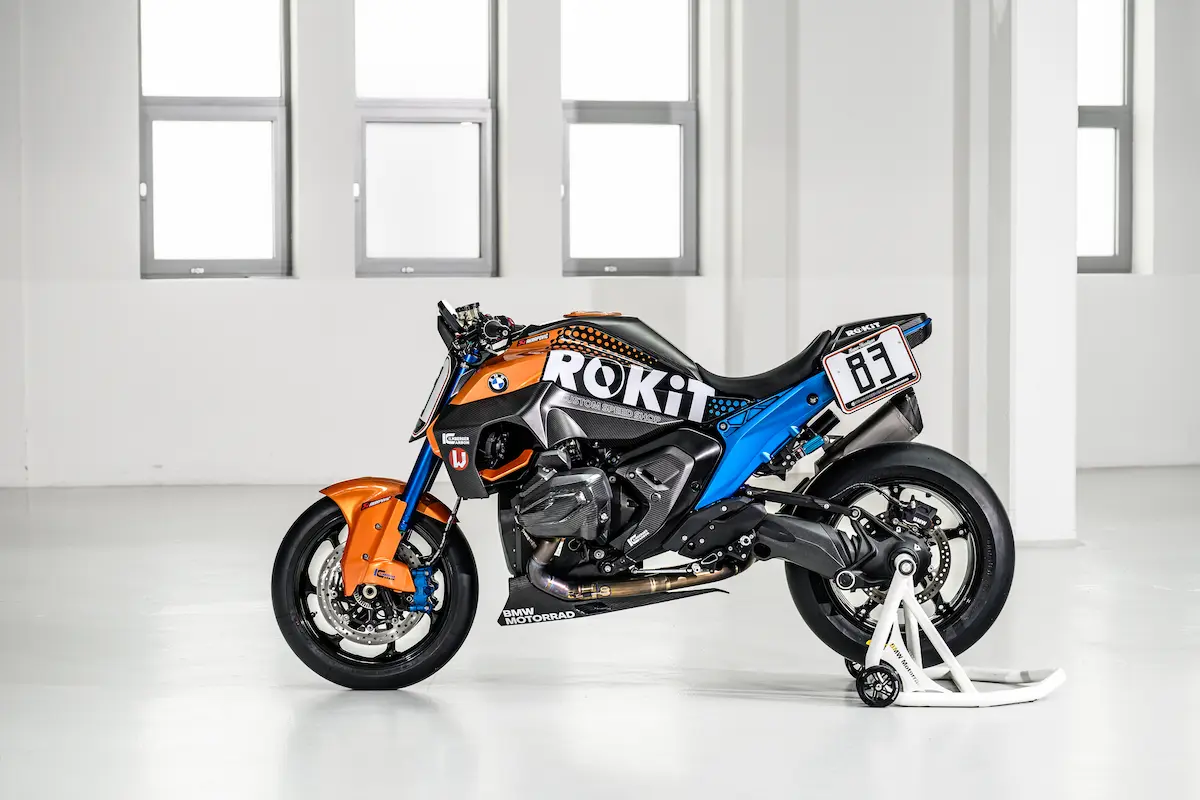 BMW R 1300 R Superhooligan yan görünüm