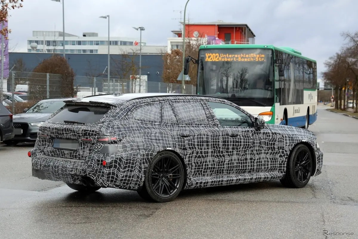 Yeni BMW M5 Touring Casus Foto