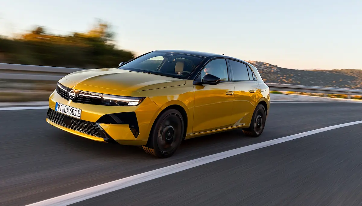 2026 Opel Astra ön tasarım