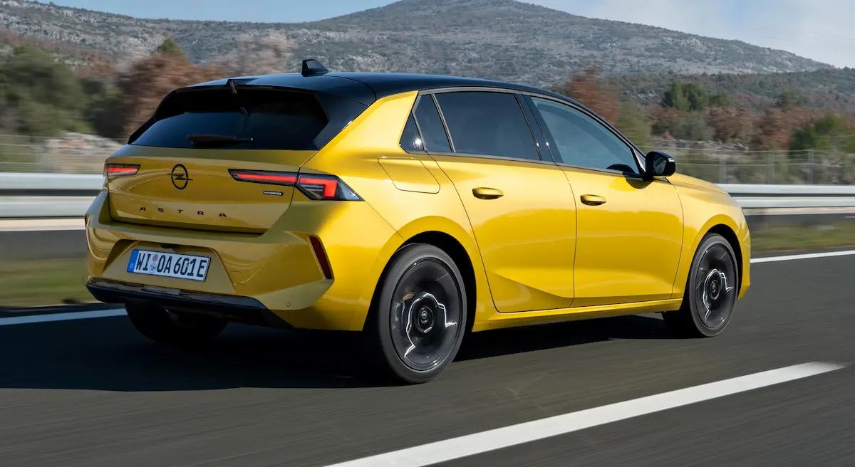 2026 Opel Astra arka tasarım