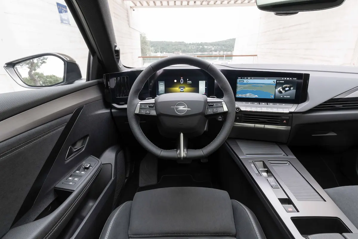 2026 Opel Astra iç tasarım
