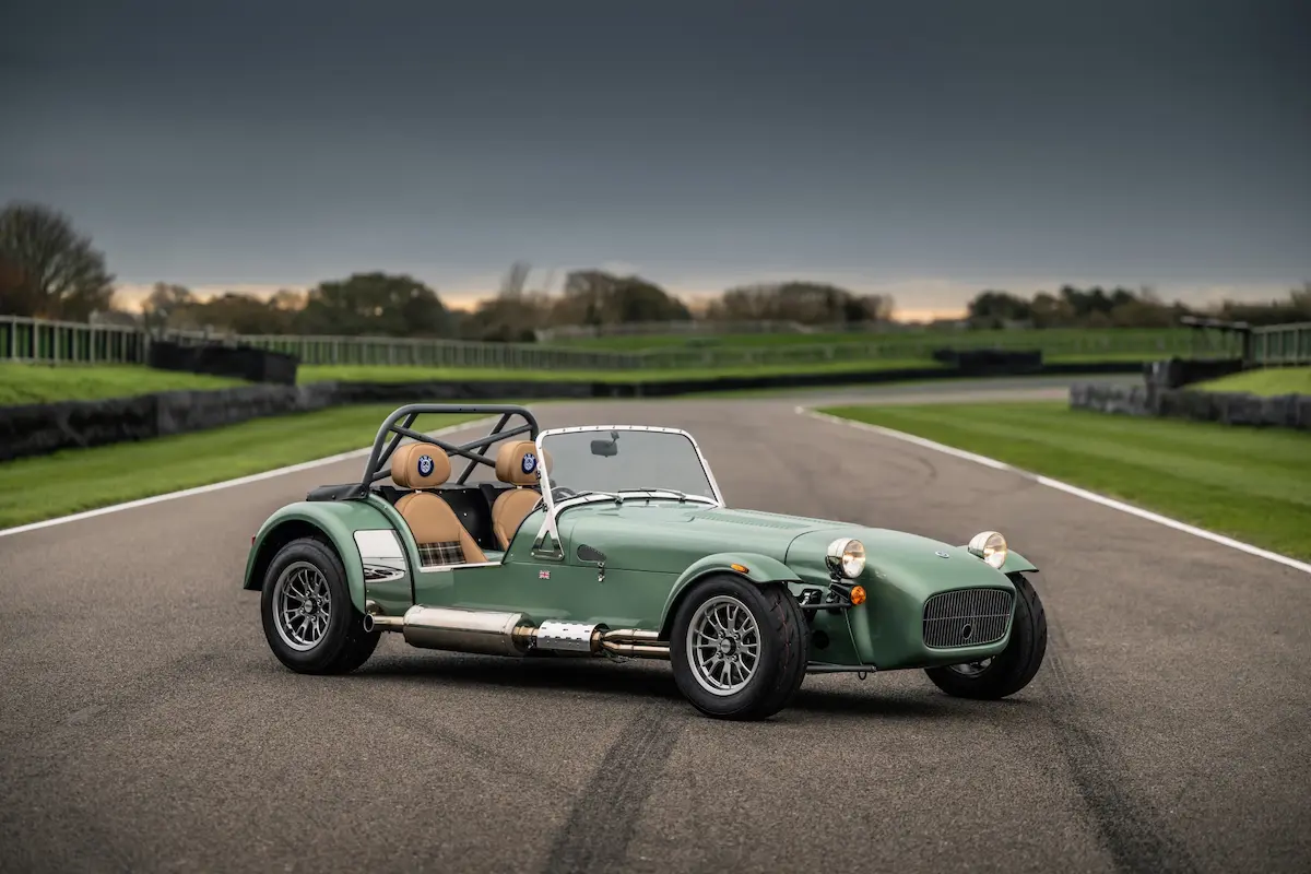 Caterham Seven HWM Edition ön görünüm