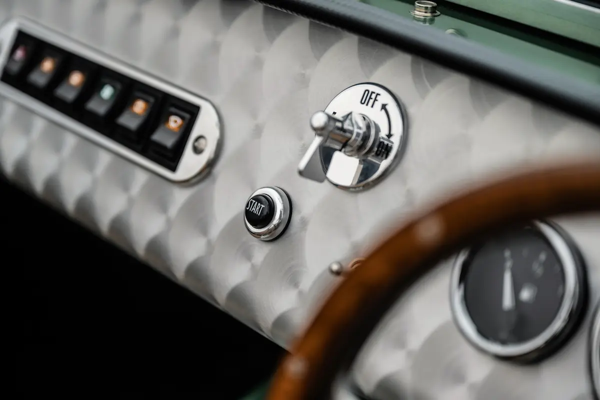 Caterham Seven HWM Edition iç tasarım