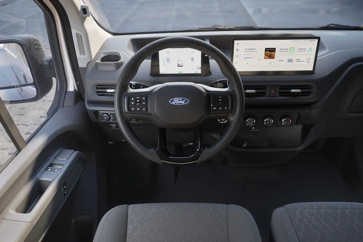 2026 Ford Transit City arka kapı ve yükleme alanı