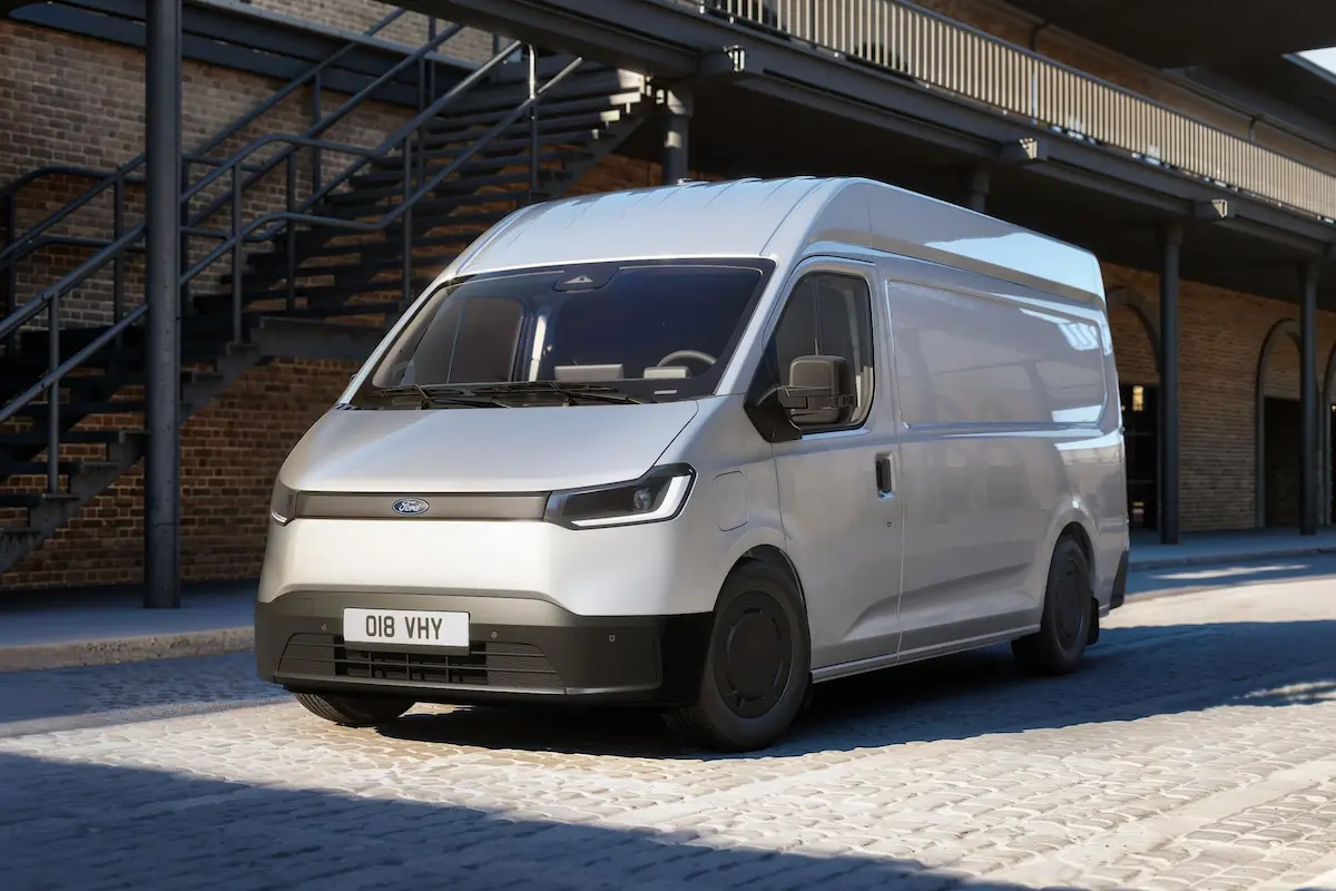 2026 Ford Transit City ön tasarım ve LED far detayları