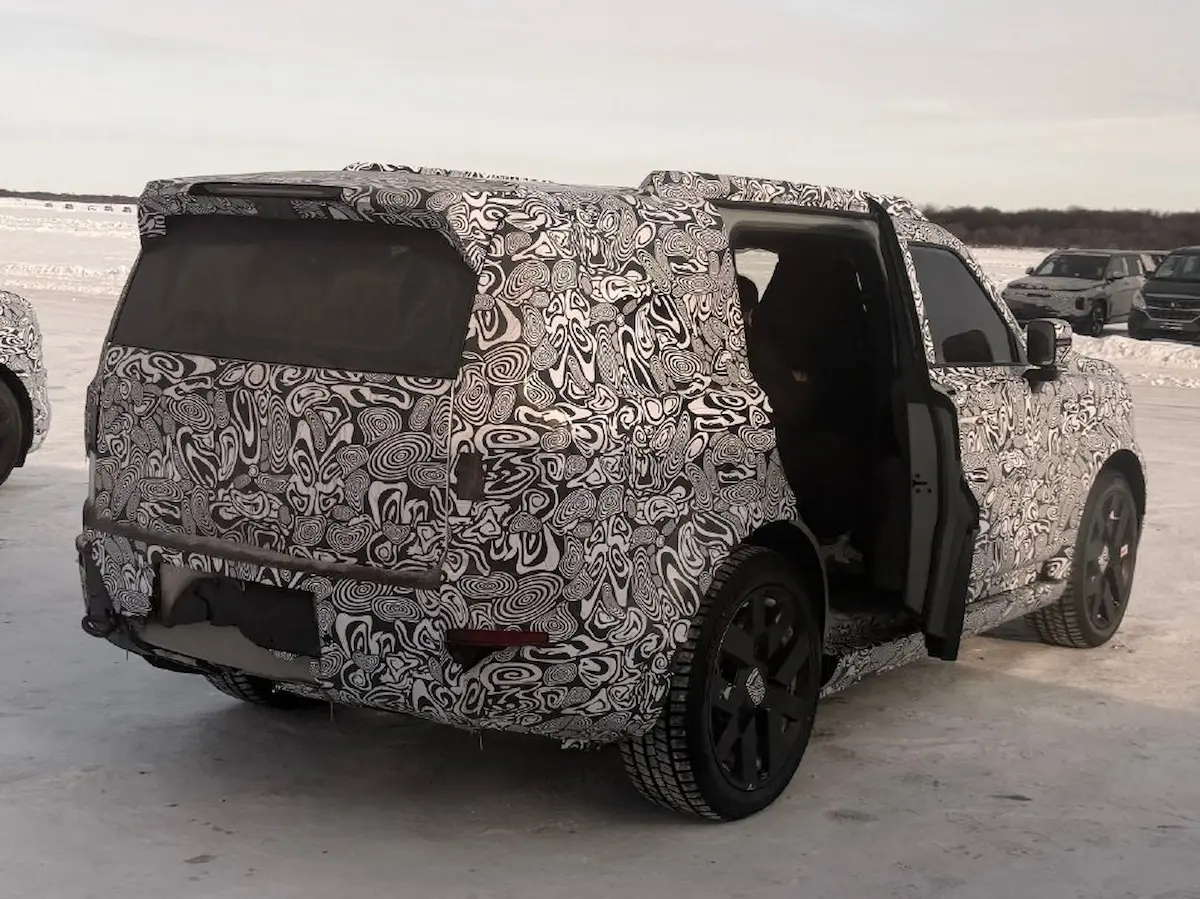 2026 Freelander SUV’un uzun gövde yapısına sahip arka tasarımı