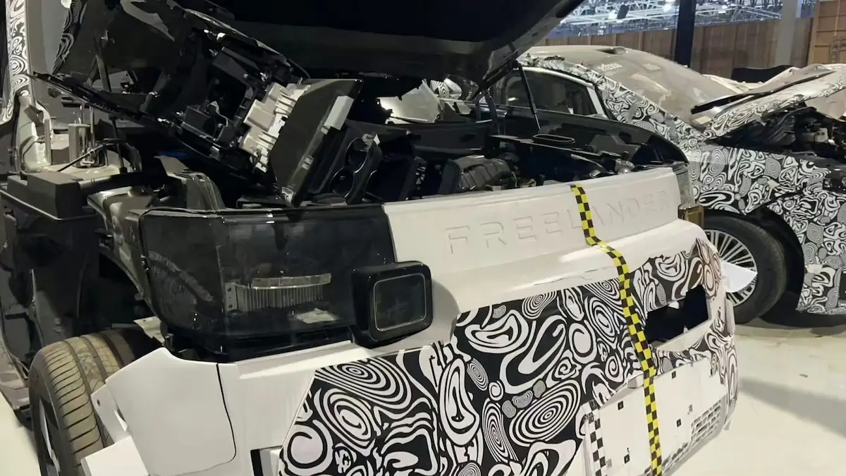 2026 model Freelander SUV çarpışma testinde hasarlı ön tasarımıyla görüntüleniyor