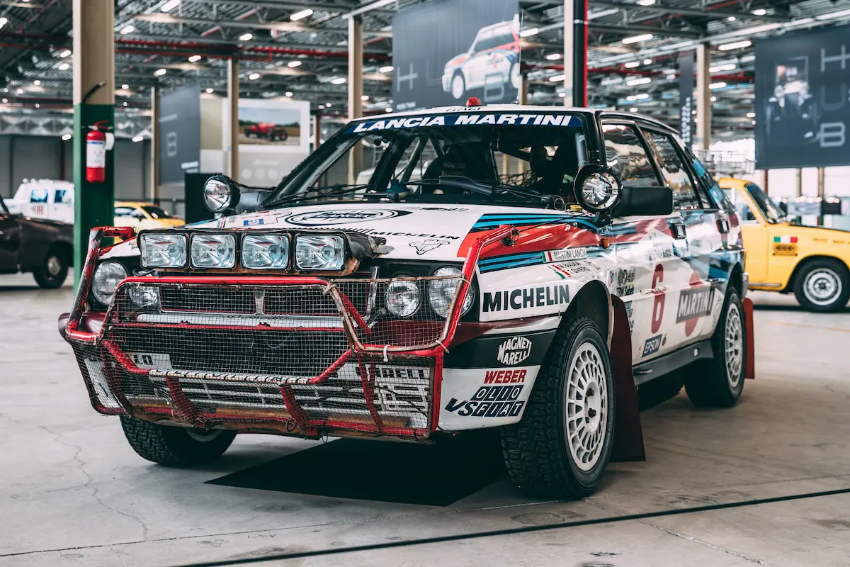 Heritage Hub Torino klasik otomobil koleksiyonu sergi alanı