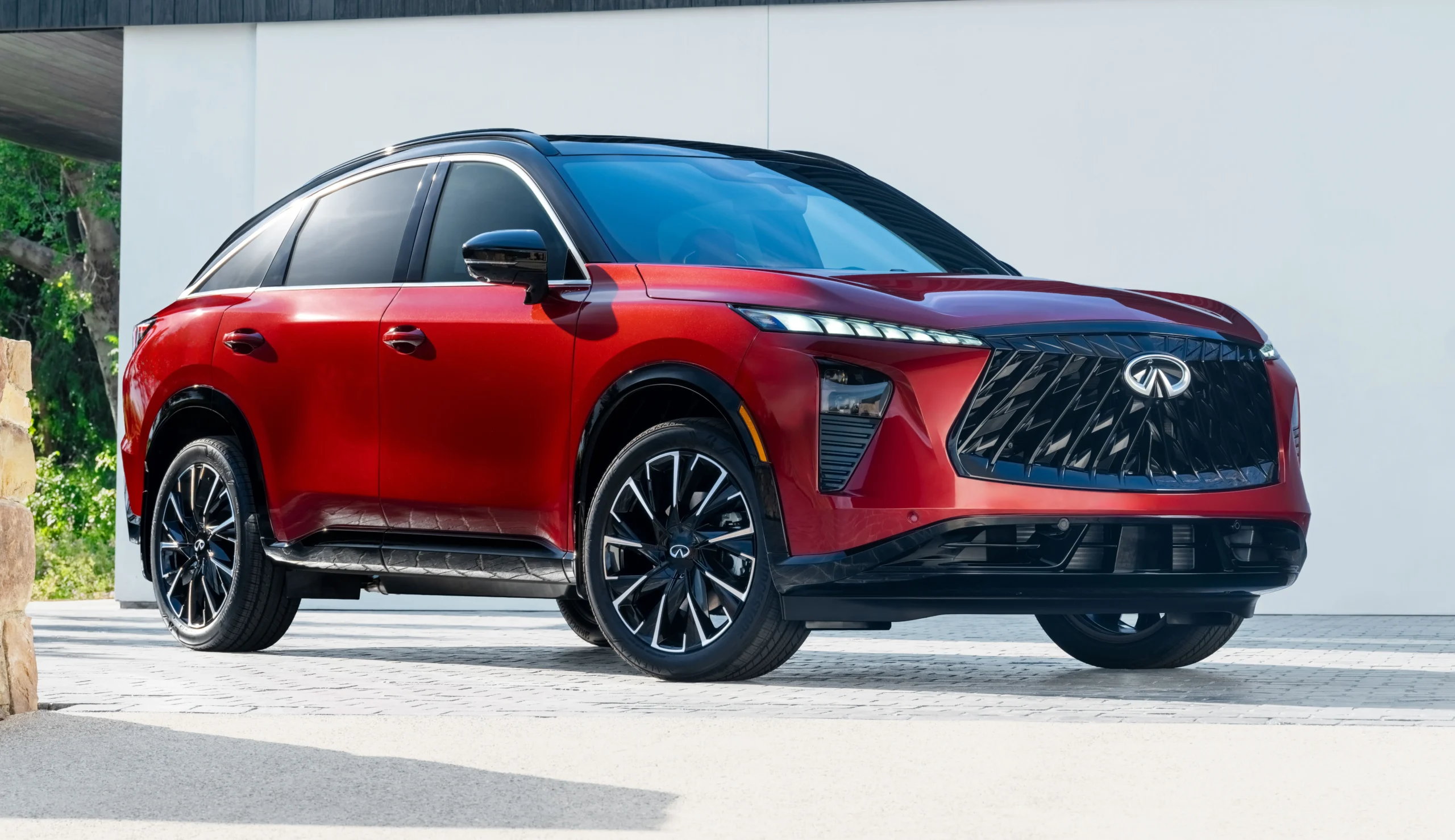 2027 Infiniti QX65 modelinin LED farlı modern ön tasarım görünümü