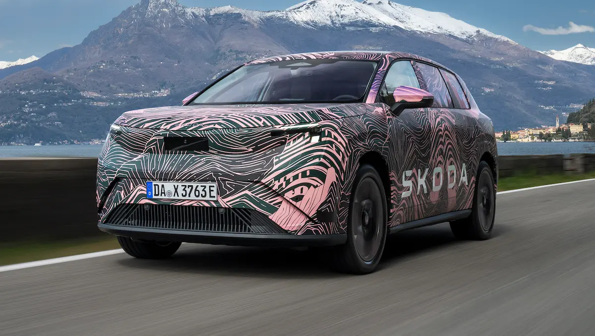 2026 Skoda Peaq elektrikli SUV modelinin LED farlı modern ön tasarım görünümü