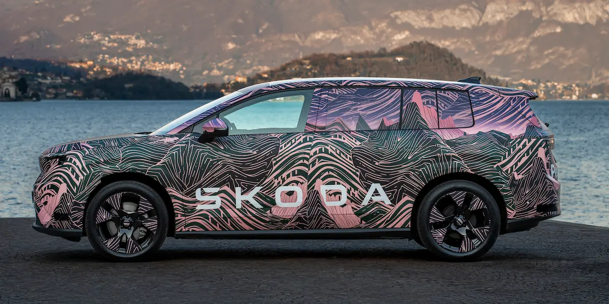 2026 Skoda Peaq SUV modelinin büyük jantlı aerodinamik yan profil görünümü