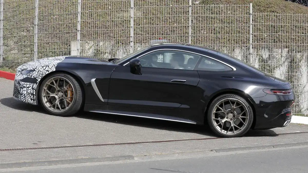 2026 facelift mercedes amg gt yan profil