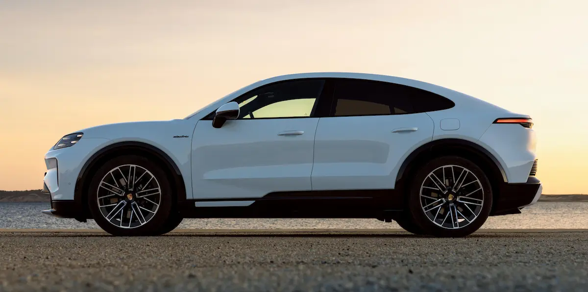 Porsche Cayenne Coupé Electric yan görünüm