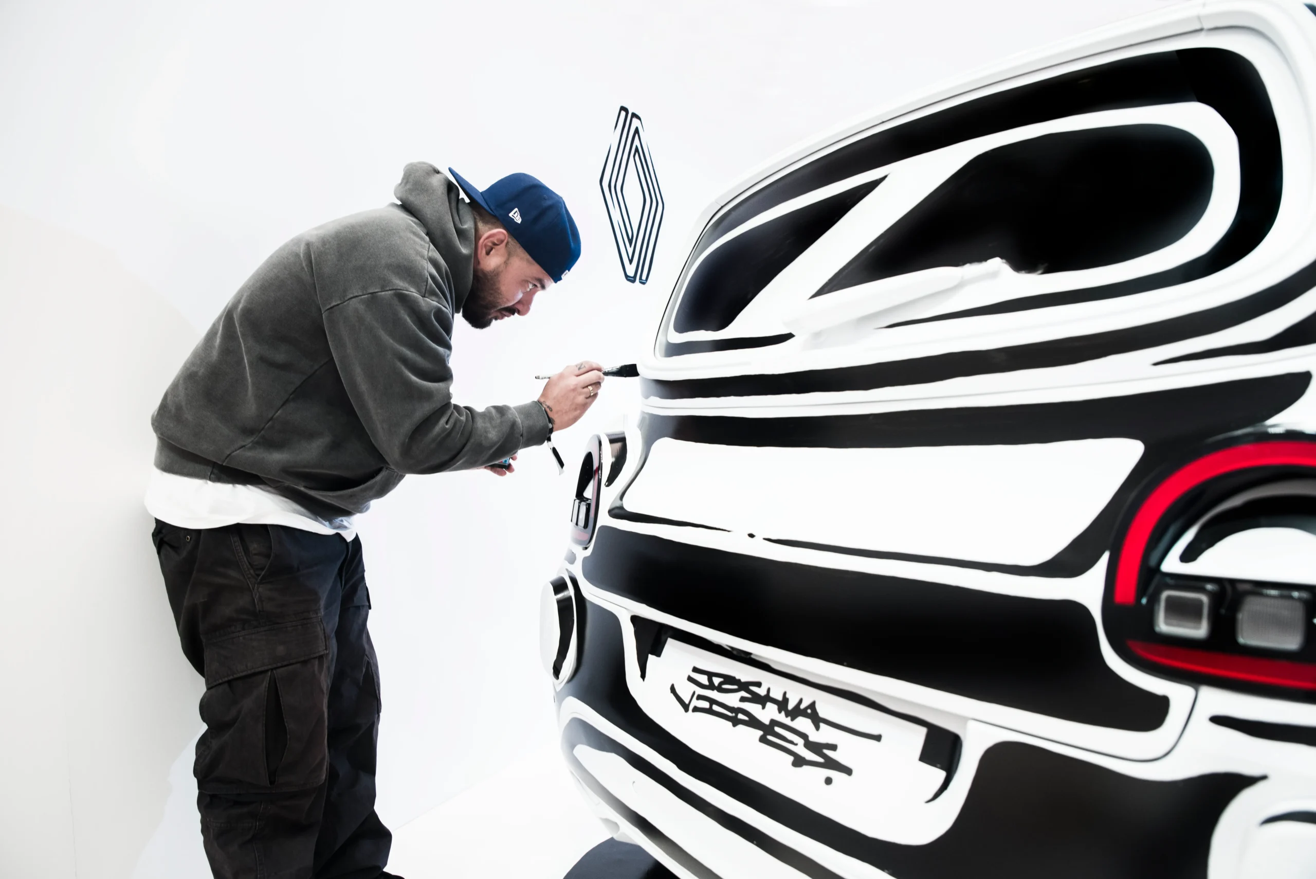 Renault Twingo E-Tech Joshua Vides