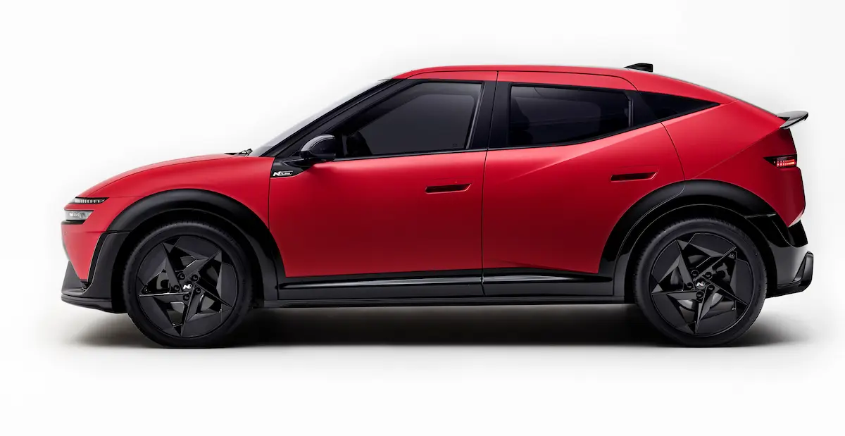 Hyundai IONIQ 3 yan görünüm