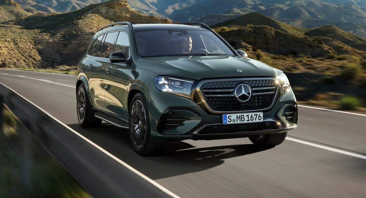 2026 Mercedes-Benz GLS ön tasarım ve ışıklı ızgara detayı