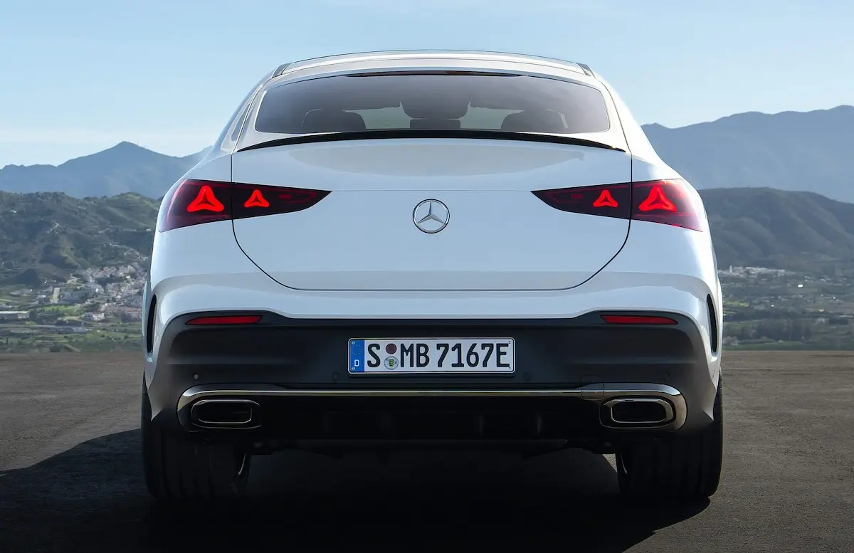 2027 Mercedes GLE V8 motorlu versiyonunun yüksek performans sunan güç ünitesi