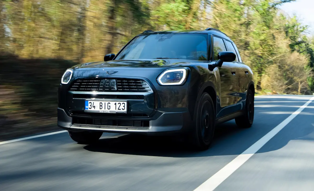 Mini Countryman Dark Edition ön görünüm