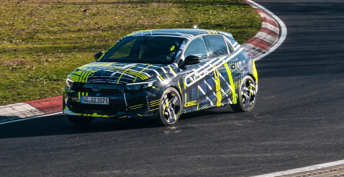 2026 Opel Corsa GSE elektrikli modelinin genel dış tasarım görünümü