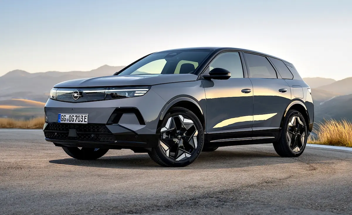 Opel Grandland Elektrik AWD ön görünüm