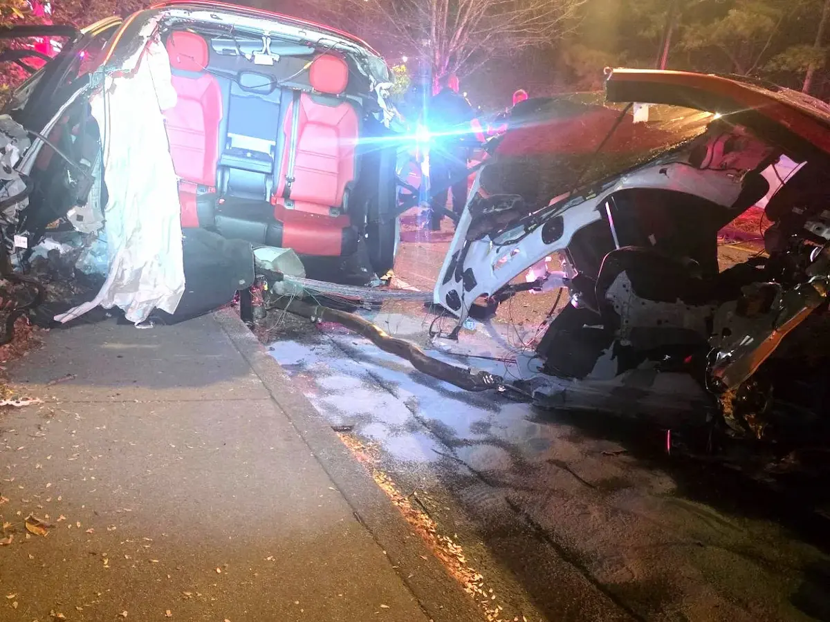 Porsche Cayenne Coupe kazası sonrası aracın arka kısmı kopmuş durumda