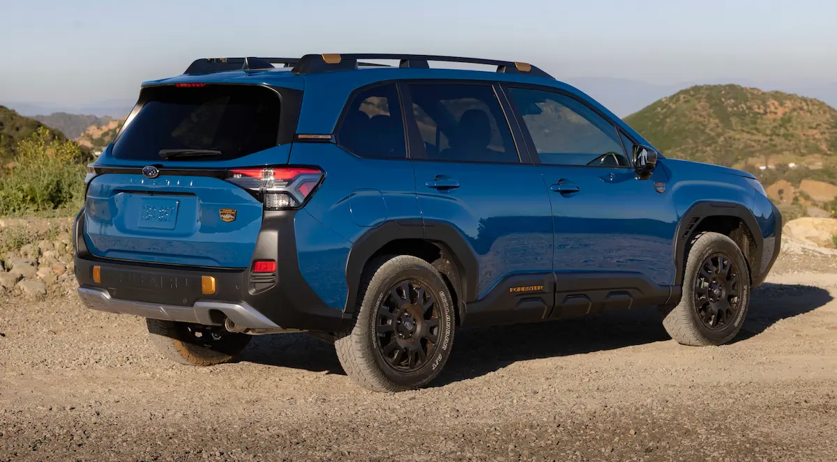 2027 Subaru Forester Wilderness Hybrid modelinin arazi odaklı SUV tasarım detayları