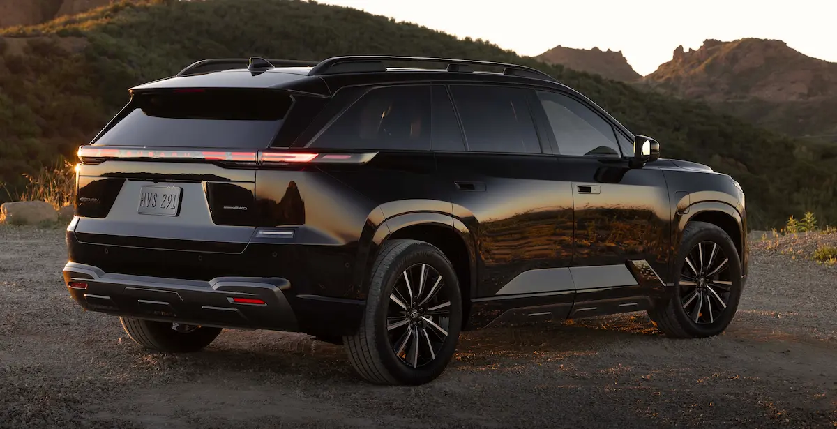 2027 Subaru Getaway elektrikli SUV modelinin 7 kişilik iç hacim ve dış tasarım detayları