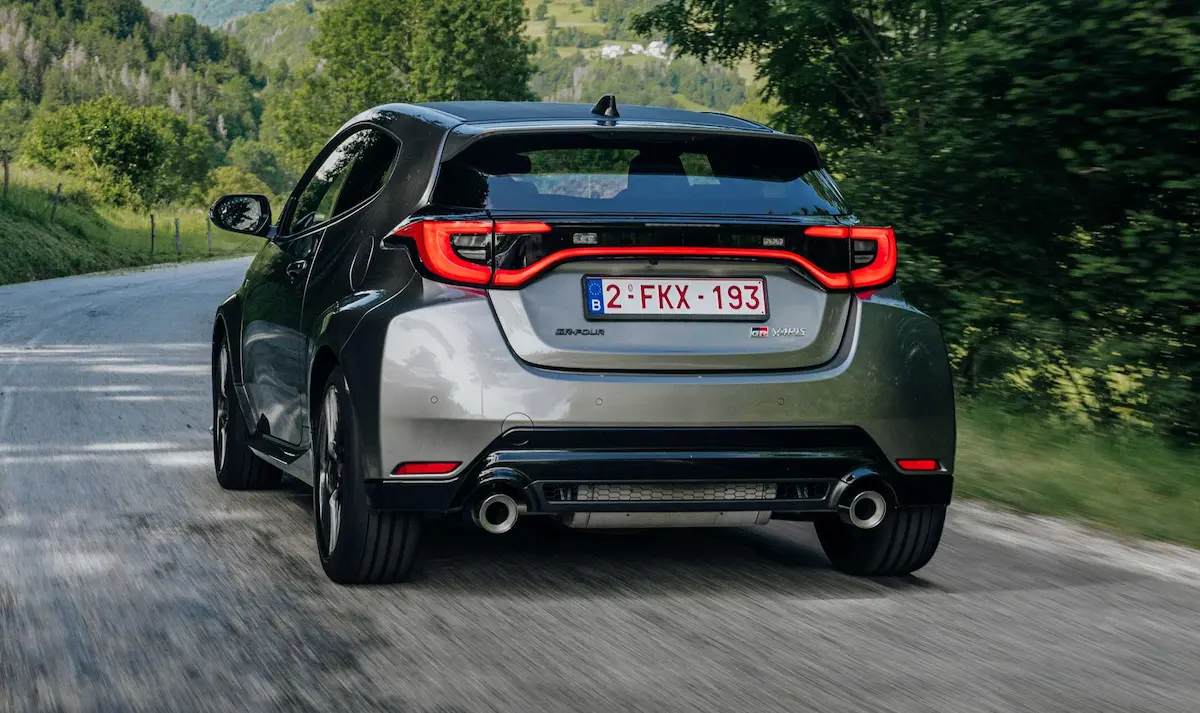 Toyota GR Yaris Arka Tasarım Çift Çıkış Egzoz
