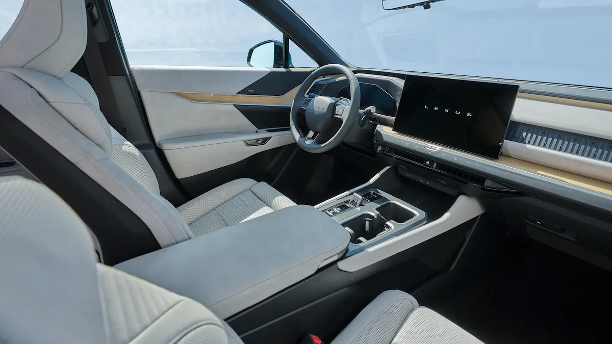 Yeni Lexus TZ iç mekan
