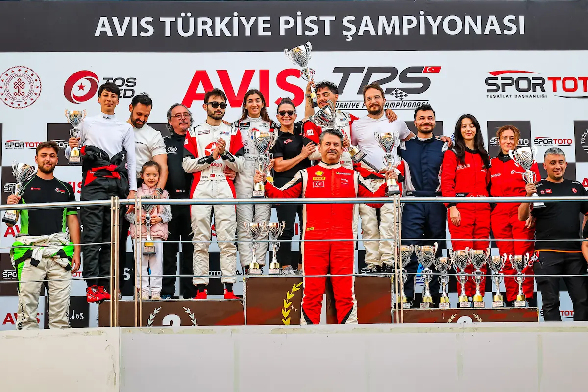 İstanbul Park Türkiye Pist şampiyonası kupa töreni