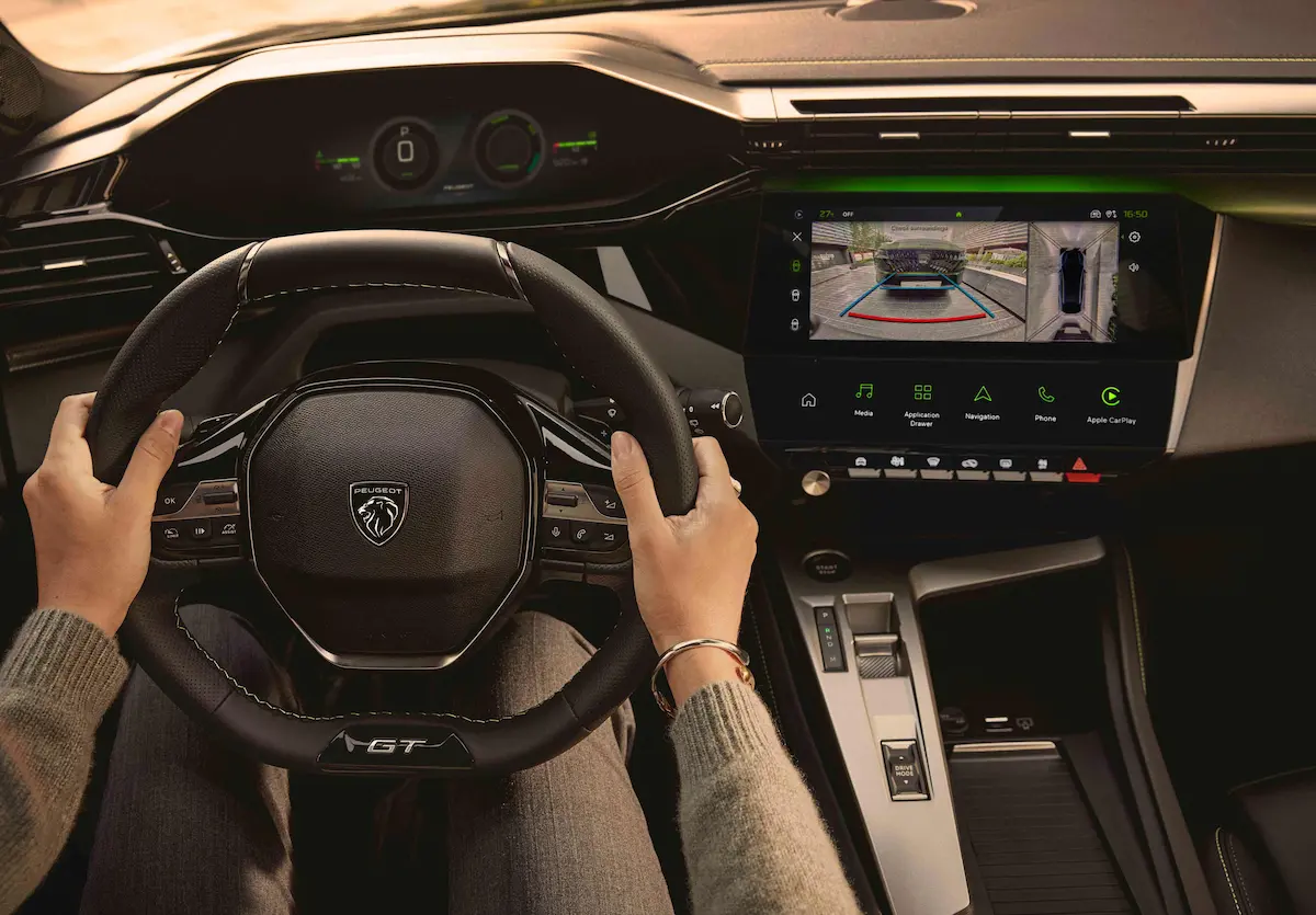 Yeni Peugeot 408 iç tasarım