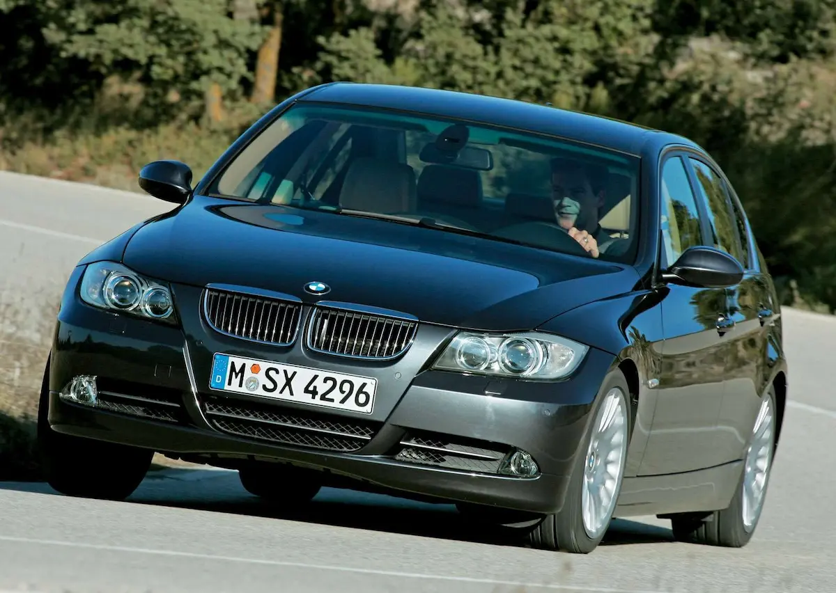 BMW 320i E90 fotoğraf 1
